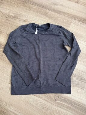 lululemon athletica relaxed Gray Striped Long-Sleeve Crew